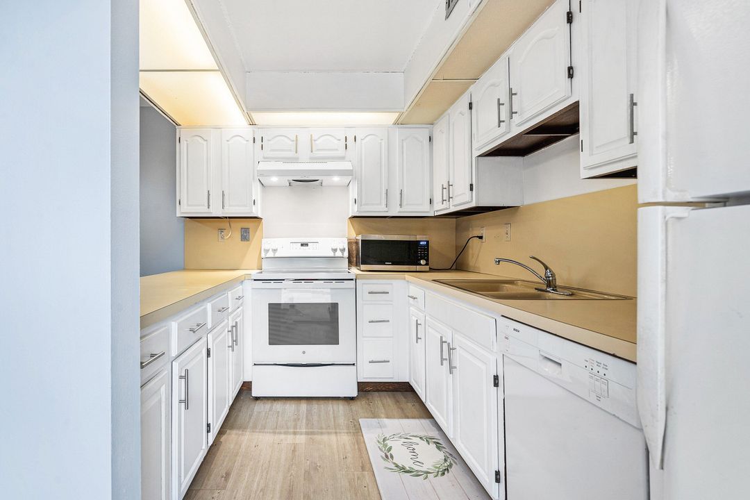 For Sale: $322,499 (2 beds, 2 baths, 1680 Square Feet)