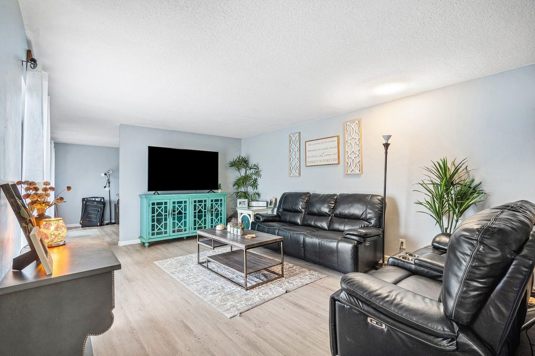 For Sale: $322,499 (2 beds, 2 baths, 1680 Square Feet)