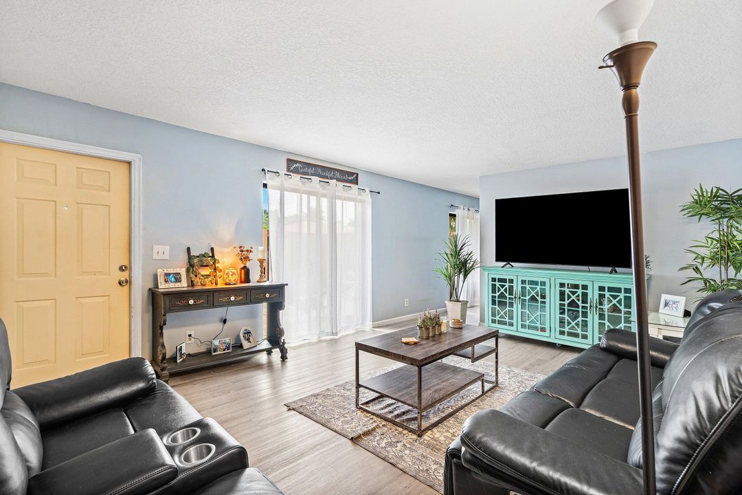 For Sale: $322,499 (2 beds, 2 baths, 1680 Square Feet)