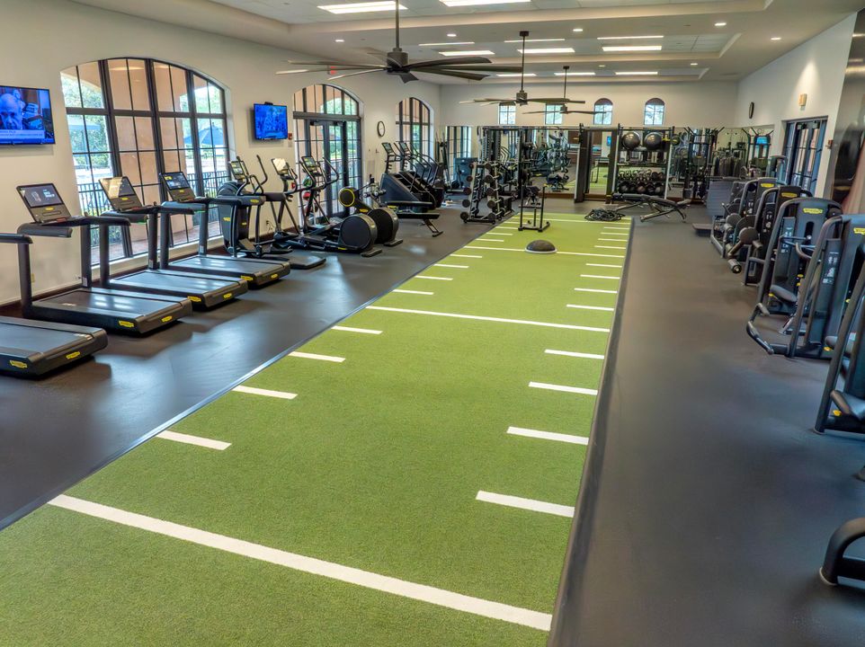 Под контрактом: $1,950,000 (4 спален, 3 ванн, 2792 Квадратных фут)