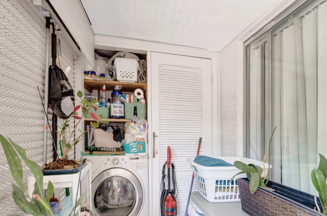 合同活跃: $2,150 (2 贝兹, 2 浴室, 978 平方英尺)