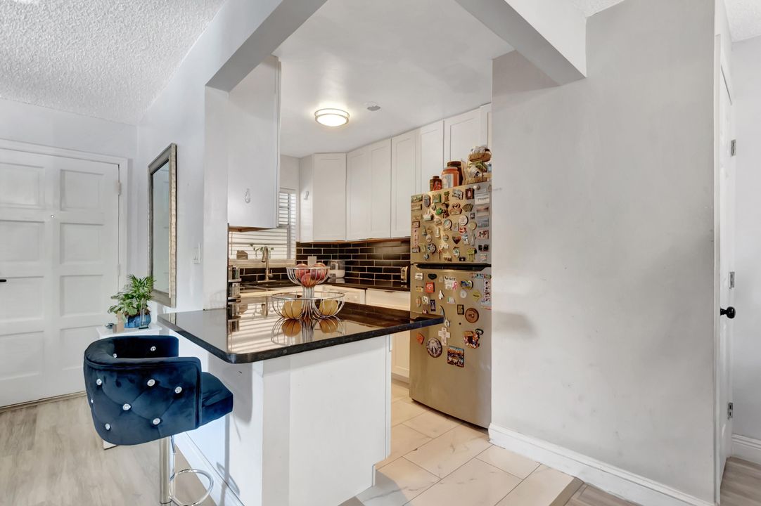 合同活跃: $2,150 (2 贝兹, 2 浴室, 978 平方英尺)