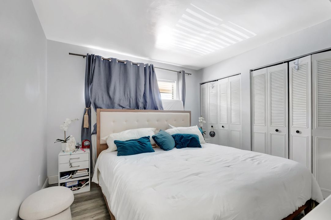 合同活跃: $2,150 (2 贝兹, 2 浴室, 978 平方英尺)