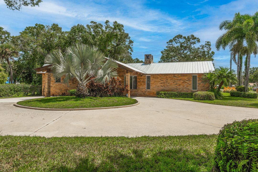 For Sale: $675,000 (3 beds, 2 baths, 3002 Square Feet)