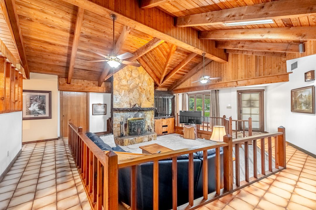 For Sale: $675,000 (3 beds, 2 baths, 3002 Square Feet)