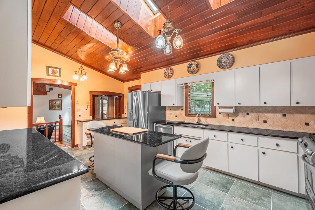 For Sale: $675,000 (3 beds, 2 baths, 3002 Square Feet)