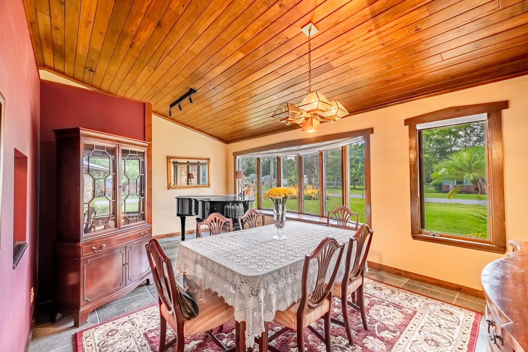 For Sale: $675,000 (3 beds, 2 baths, 3002 Square Feet)