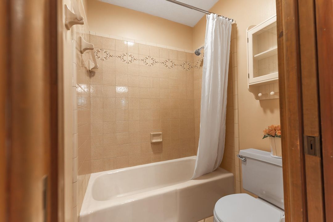 For Sale: $675,000 (3 beds, 2 baths, 3002 Square Feet)