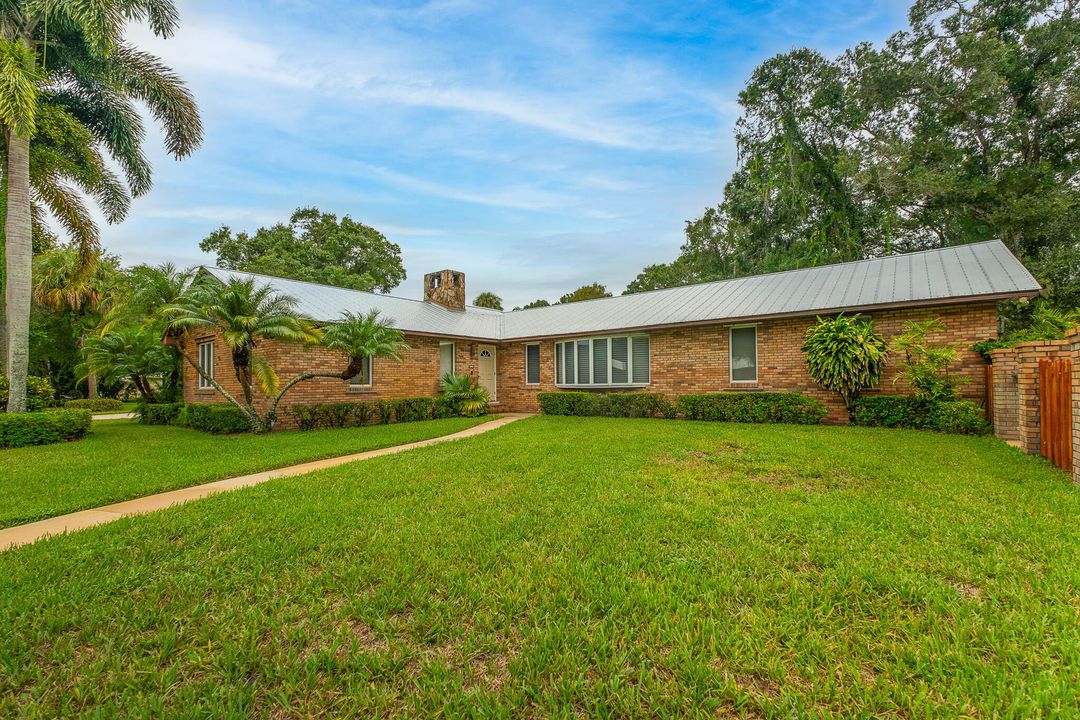 For Sale: $675,000 (3 beds, 2 baths, 3002 Square Feet)