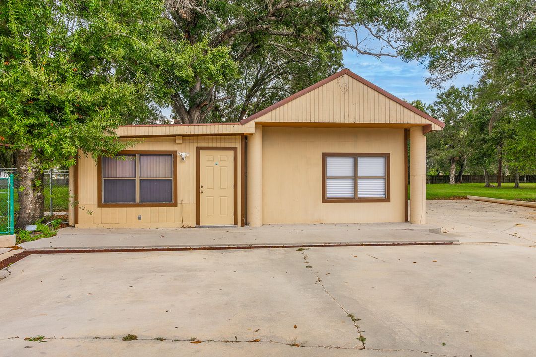 For Sale: $675,000 (3 beds, 2 baths, 3002 Square Feet)