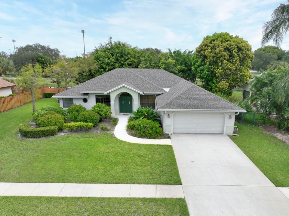 最近售出: $615,000 (4 贝兹, 2 浴室, 2258 平方英尺)