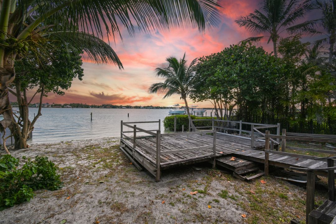 На продажу: $5,495,000 (2 спален, 1 ванн, 990 Квадратных фут)