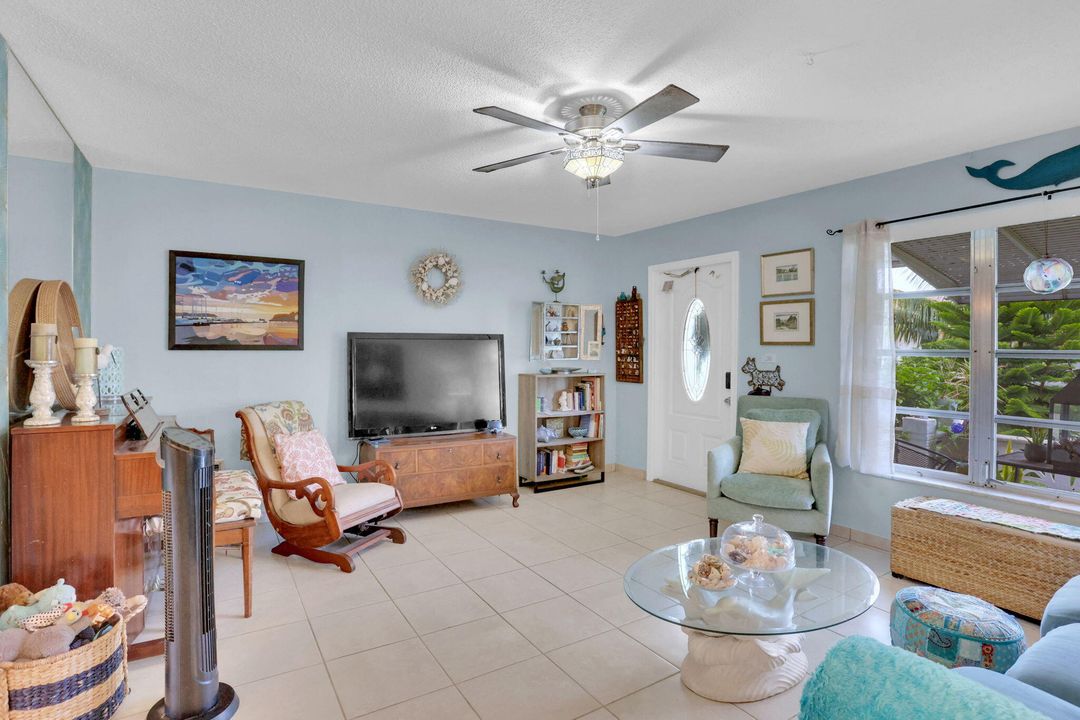 En Venta: $299,000 (2 camas, 1 baños, 1074 Pies cuadrados)