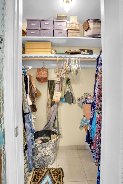 En Venta: $299,000 (2 camas, 1 baños, 1074 Pies cuadrados)