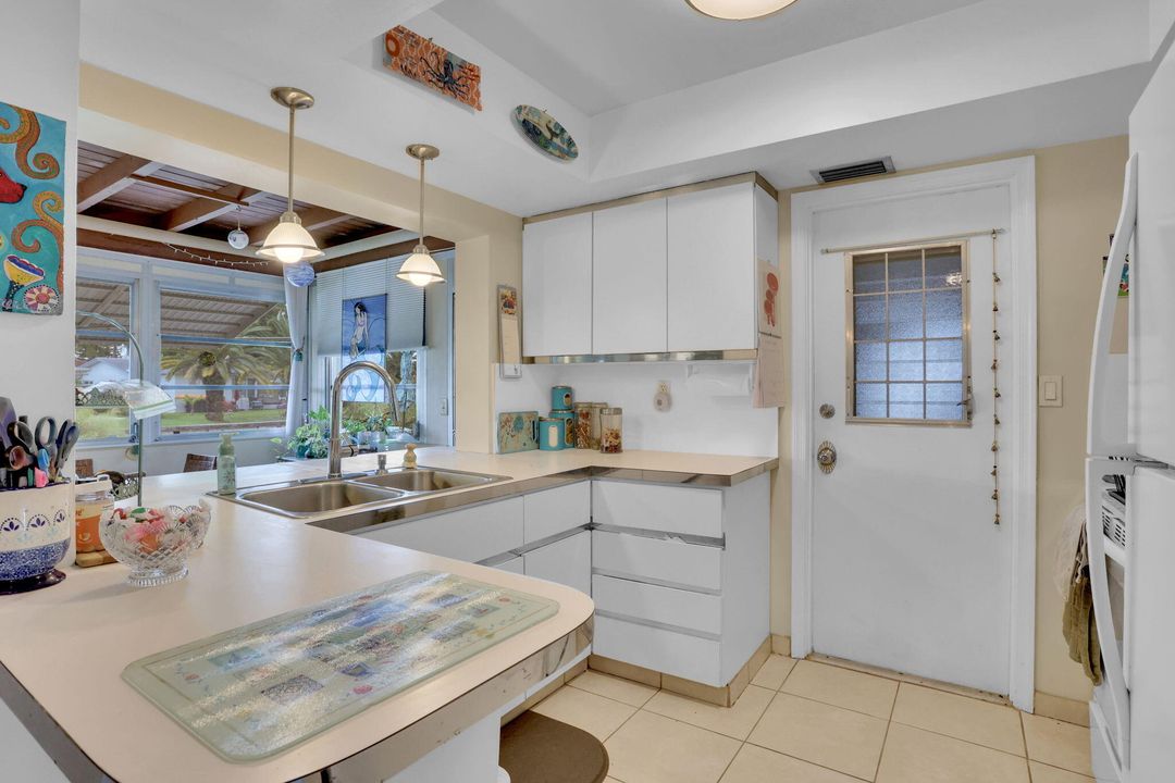 En Venta: $299,000 (2 camas, 1 baños, 1074 Pies cuadrados)