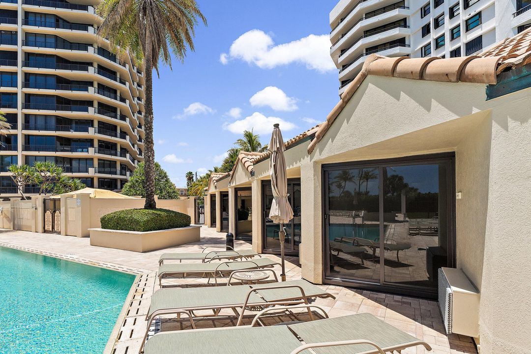 Active With Contract: $3,370,000 (4 beds, 4 baths, 3955 Square Feet)