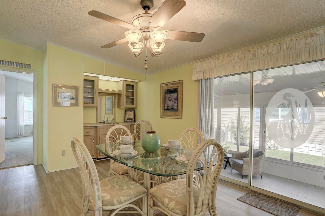 На продажу: $199,000 (2 спален, 2 ванн, 1408 Квадратных фут)