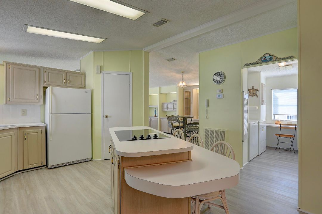 На продажу: $199,000 (2 спален, 2 ванн, 1408 Квадратных фут)