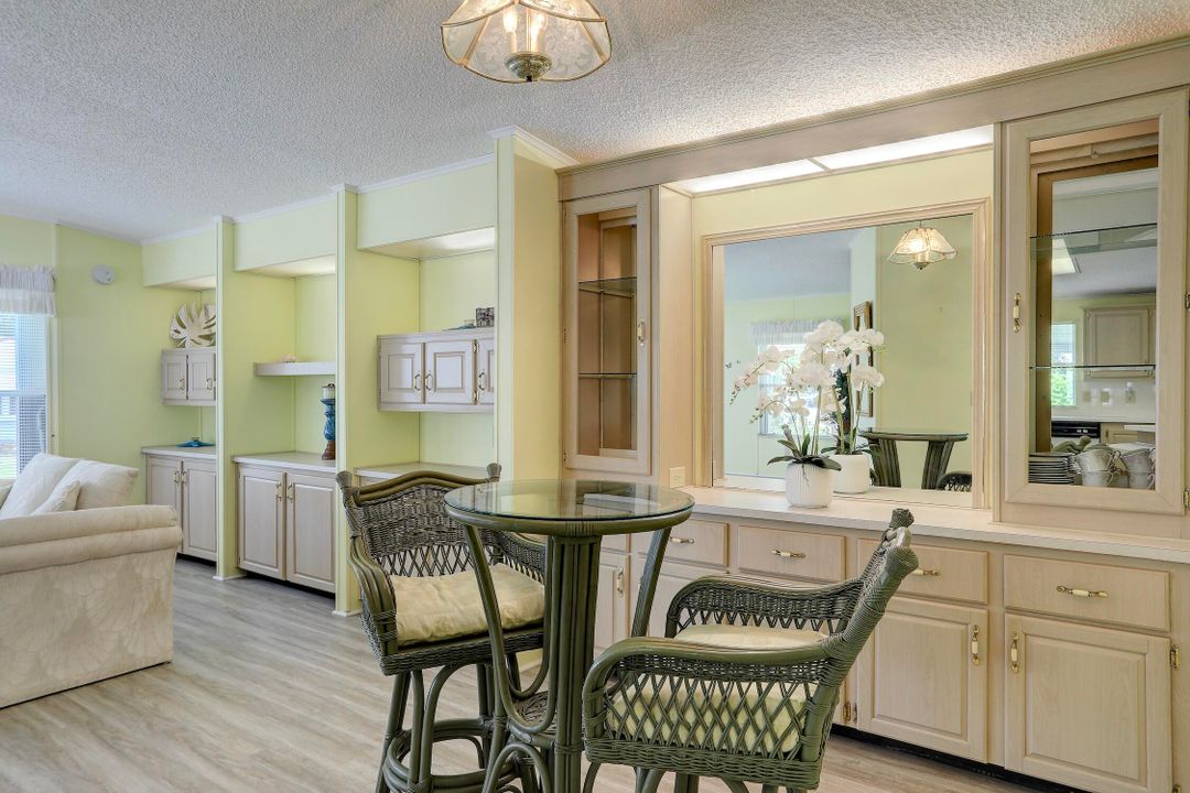 На продажу: $199,000 (2 спален, 2 ванн, 1408 Квадратных фут)