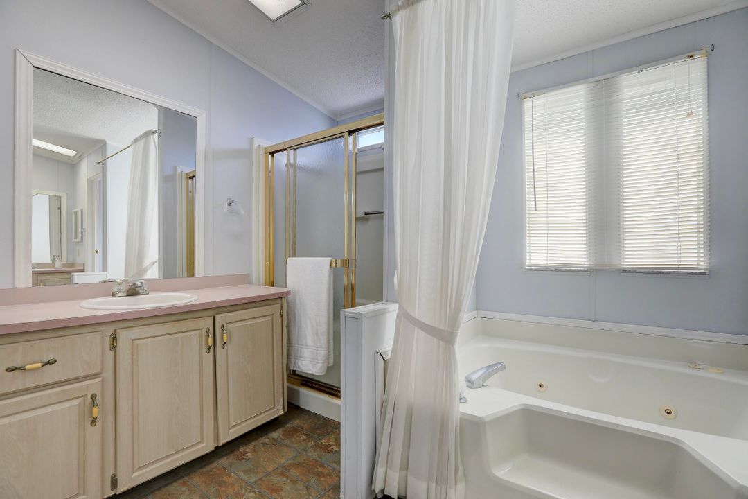 На продажу: $199,000 (2 спален, 2 ванн, 1408 Квадратных фут)