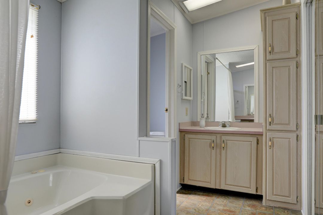 На продажу: $199,000 (2 спален, 2 ванн, 1408 Квадратных фут)