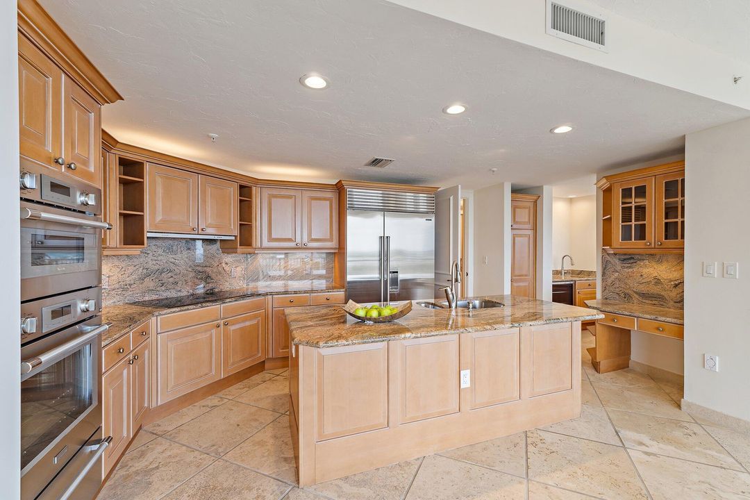 Active With Contract: $3,370,000 (4 beds, 4 baths, 3955 Square Feet)