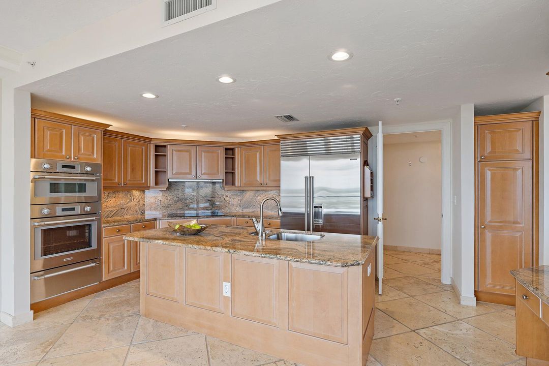 Active With Contract: $3,370,000 (4 beds, 4 baths, 3955 Square Feet)