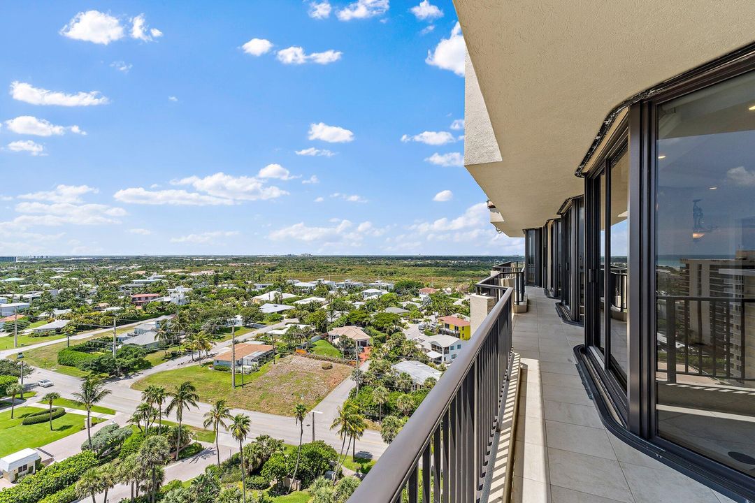 Active With Contract: $3,370,000 (4 beds, 4 baths, 3955 Square Feet)