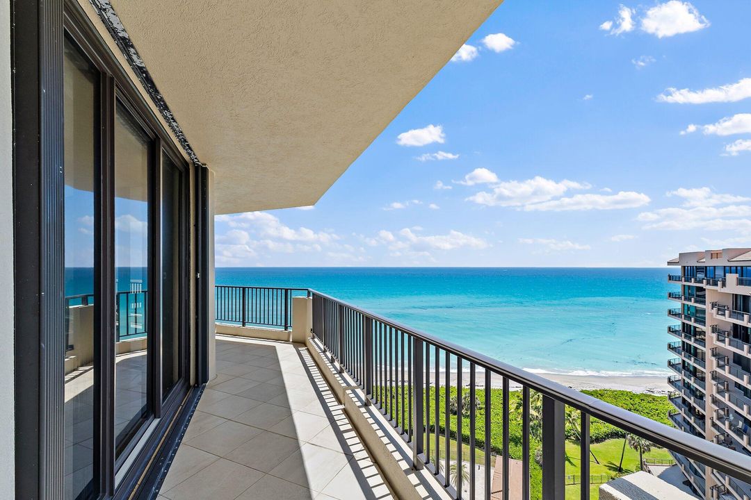 Active With Contract: $3,370,000 (4 beds, 4 baths, 3955 Square Feet)