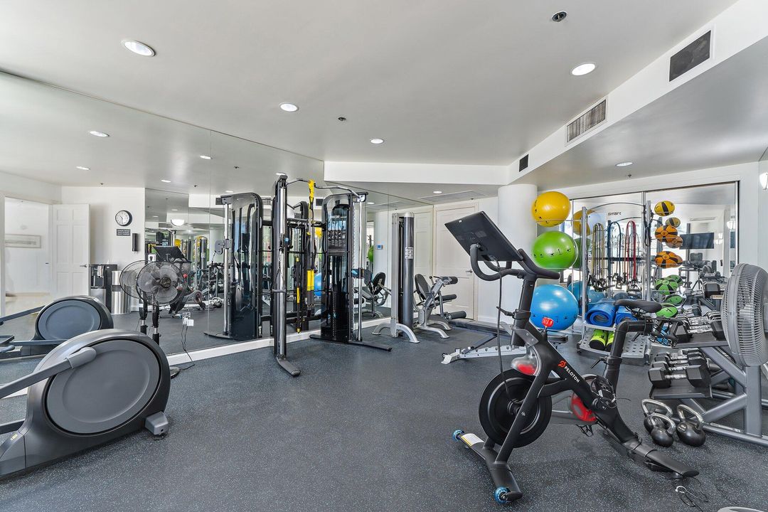 Active With Contract: $3,370,000 (4 beds, 4 baths, 3955 Square Feet)