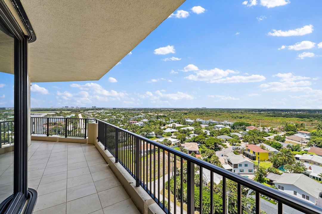 Active With Contract: $3,370,000 (4 beds, 4 baths, 3955 Square Feet)