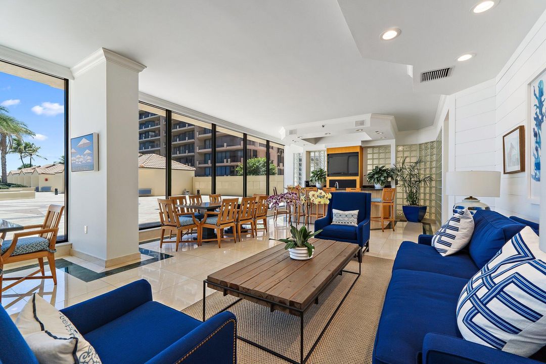 Active With Contract: $3,370,000 (4 beds, 4 baths, 3955 Square Feet)