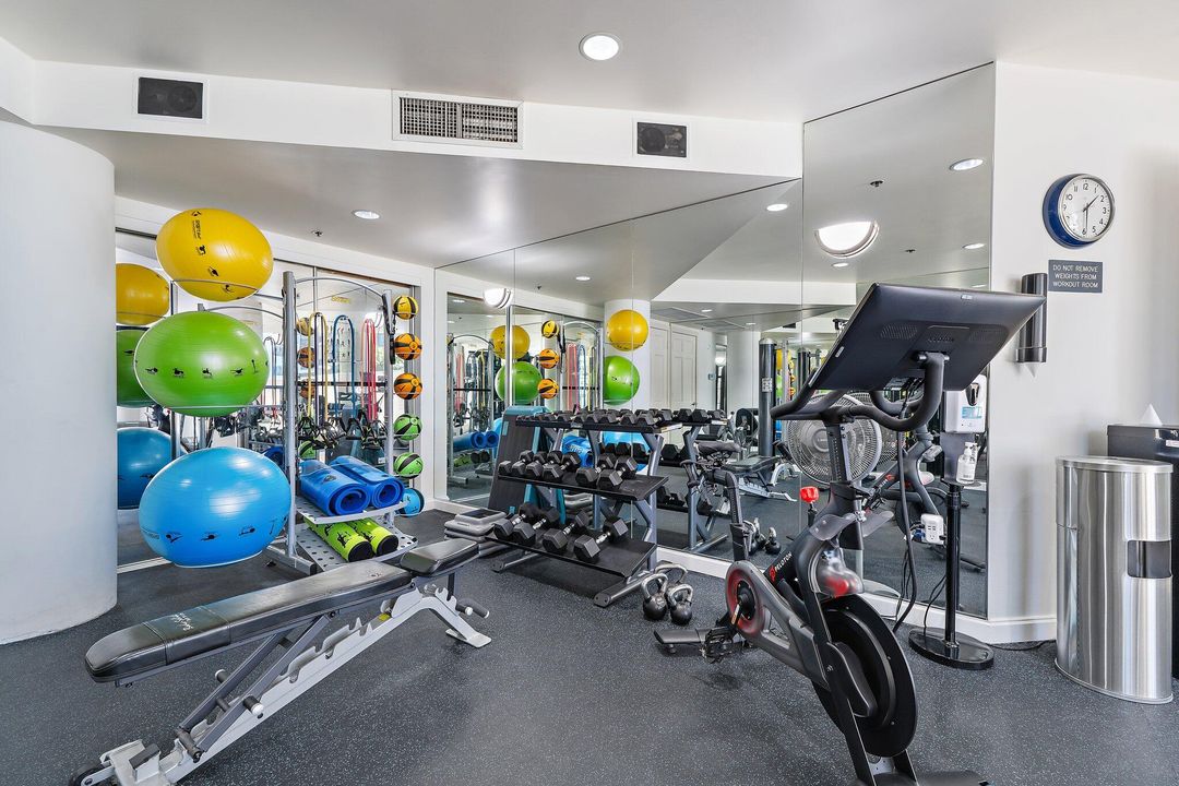 Active With Contract: $3,370,000 (4 beds, 4 baths, 3955 Square Feet)