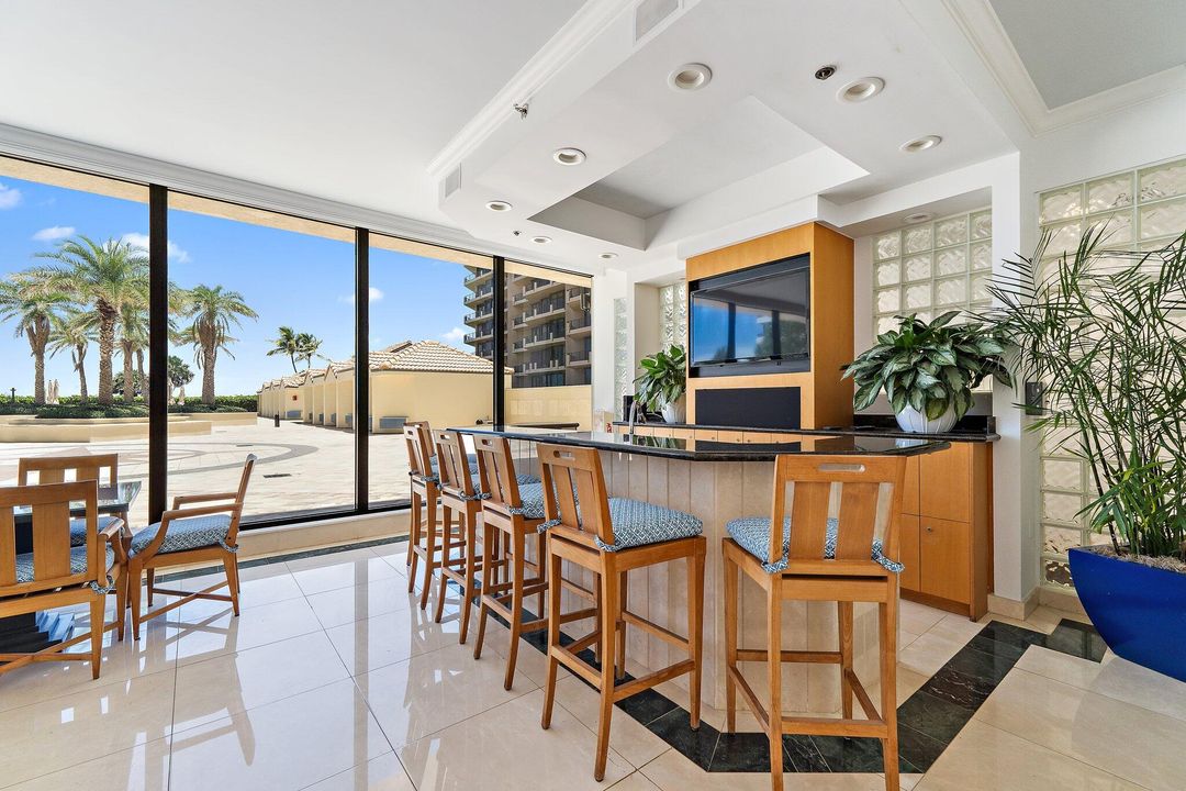 Active With Contract: $3,370,000 (4 beds, 4 baths, 3955 Square Feet)