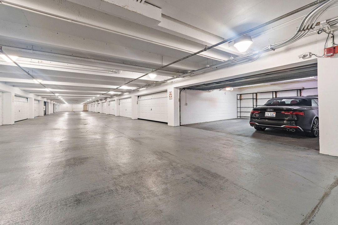 Active With Contract: $3,370,000 (4 beds, 4 baths, 3955 Square Feet)