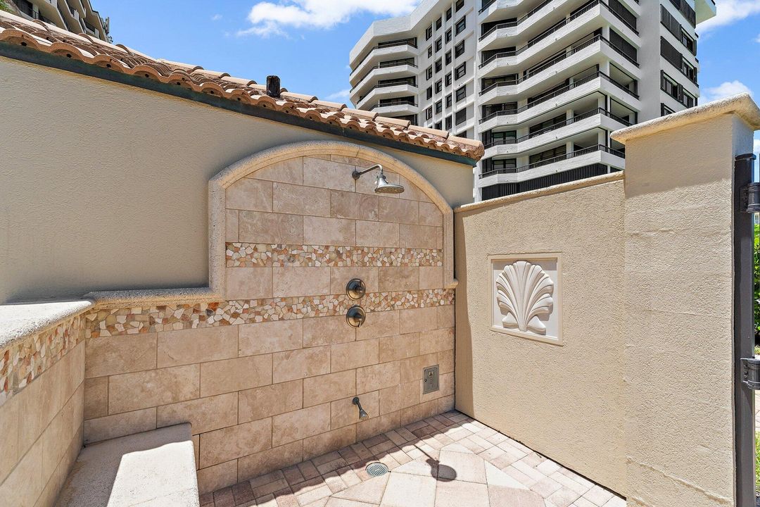 Active With Contract: $3,370,000 (4 beds, 4 baths, 3955 Square Feet)