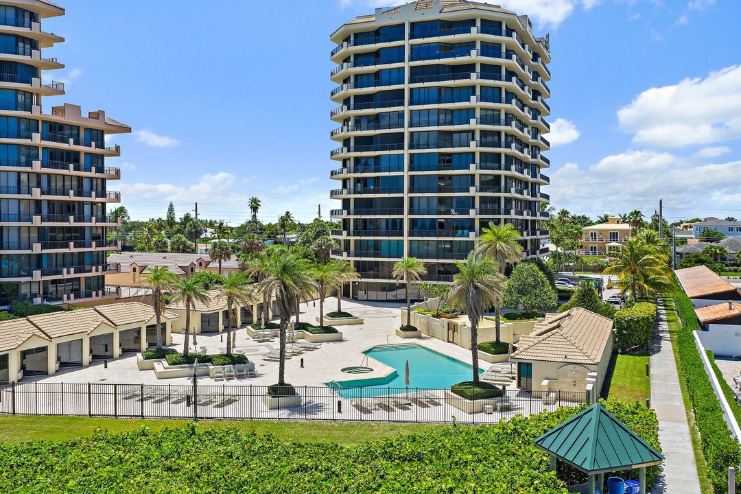 Active With Contract: $3,370,000 (4 beds, 4 baths, 3955 Square Feet)