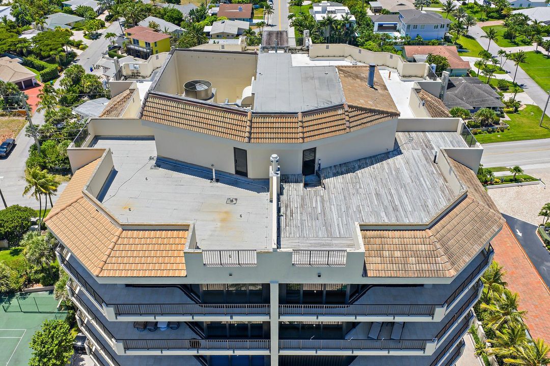 Active With Contract: $3,370,000 (4 beds, 4 baths, 3955 Square Feet)