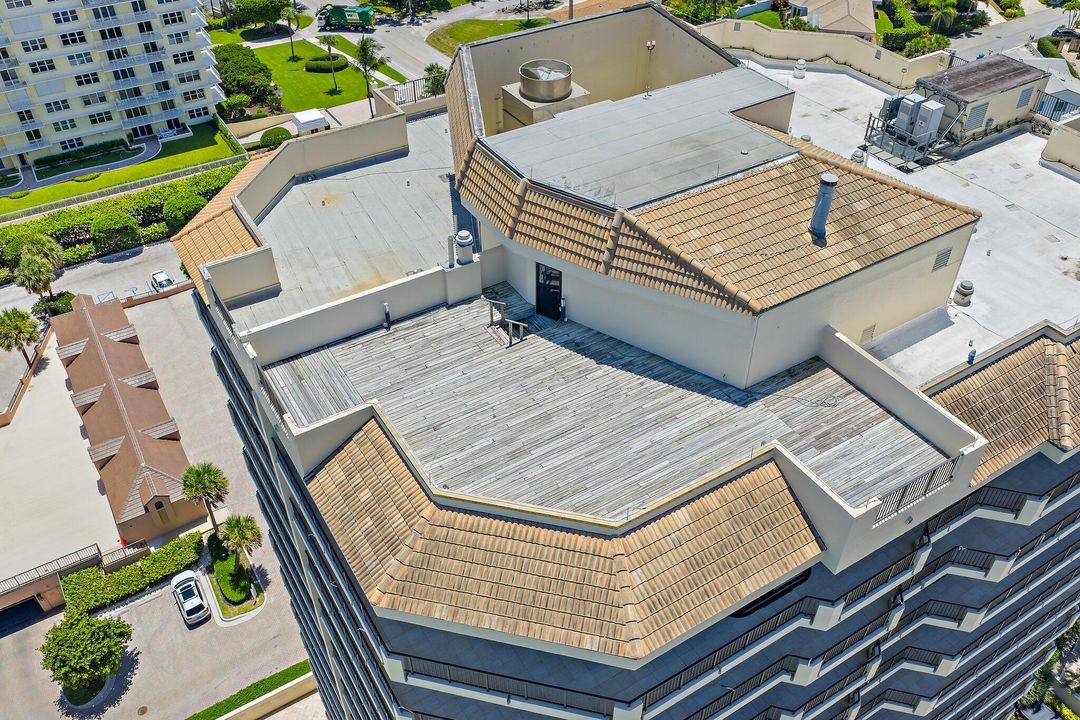 Active With Contract: $3,370,000 (4 beds, 4 baths, 3955 Square Feet)