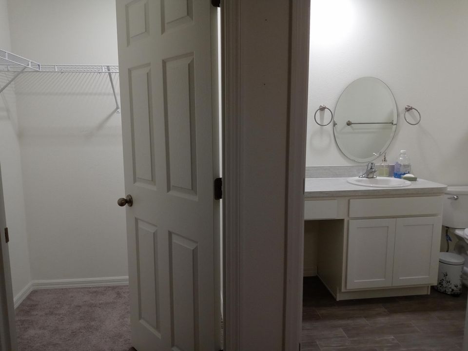 待售: $265,000 (2 贝兹, 2 浴室, 1239 平方英尺)