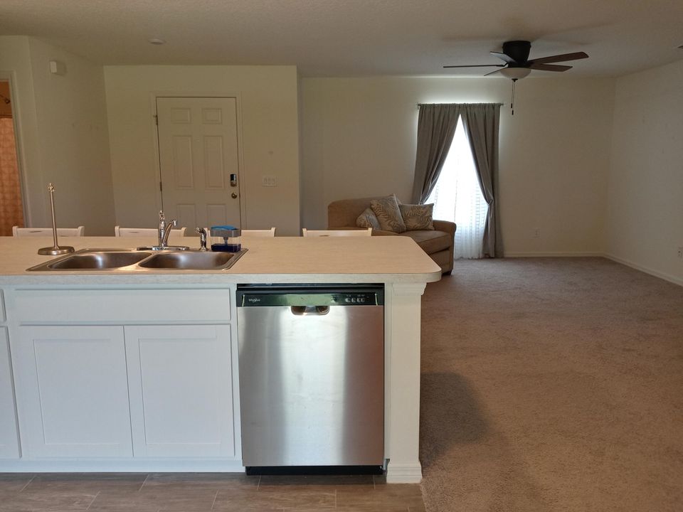 待售: $265,000 (2 贝兹, 2 浴室, 1239 平方英尺)