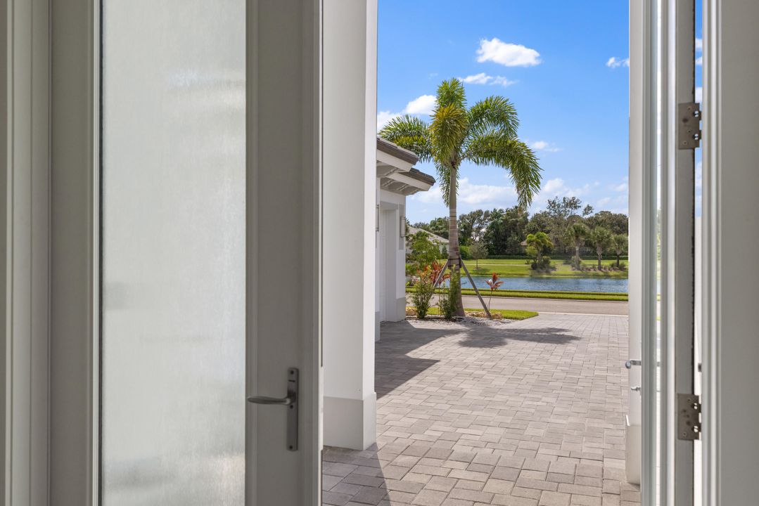 Active With Contract: $2,095,000 (3 beds, 3 baths, 3096 Square Feet)