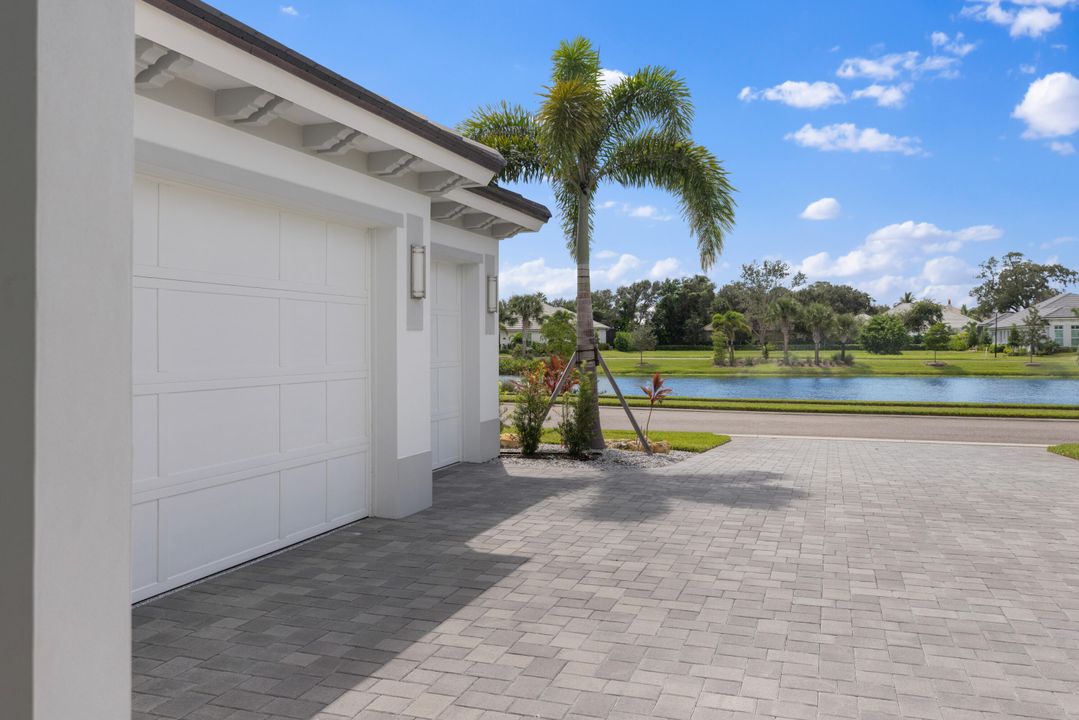 Active With Contract: $2,095,000 (3 beds, 3 baths, 3096 Square Feet)