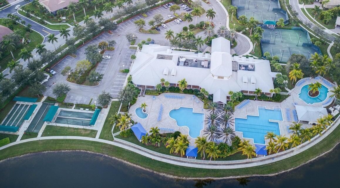 For Sale: $339,000 (2 beds, 2 baths, 1195 Square Feet)