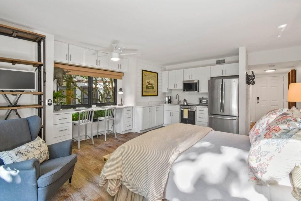 出租: $3,850 (1 贝兹, 1 浴室, 500 平方英尺)