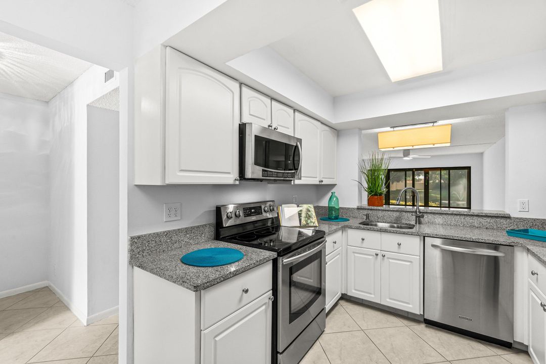 Active With Contract: $235,000 (2 beds, 2 baths, 1293 Square Feet)