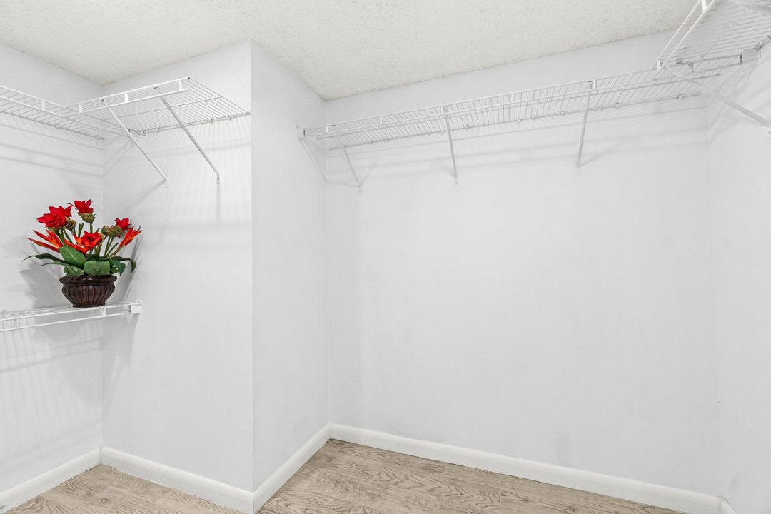 Active With Contract: $235,000 (2 beds, 2 baths, 1293 Square Feet)