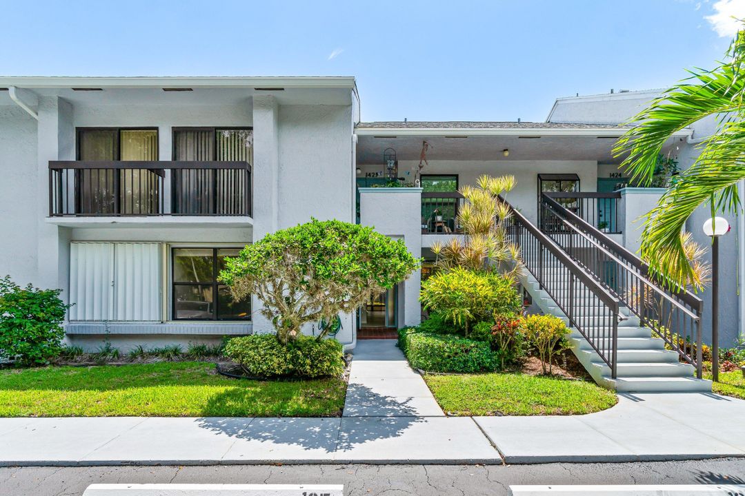 Active With Contract: $235,000 (2 beds, 2 baths, 1293 Square Feet)