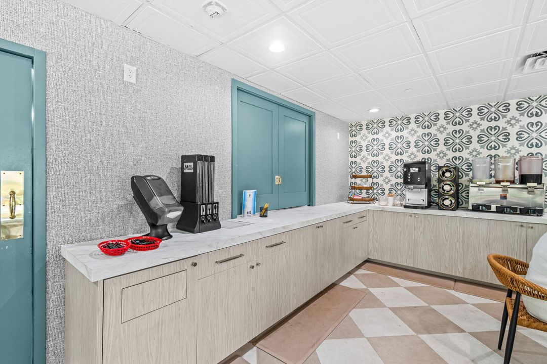 Active With Contract: $235,000 (2 beds, 2 baths, 1293 Square Feet)