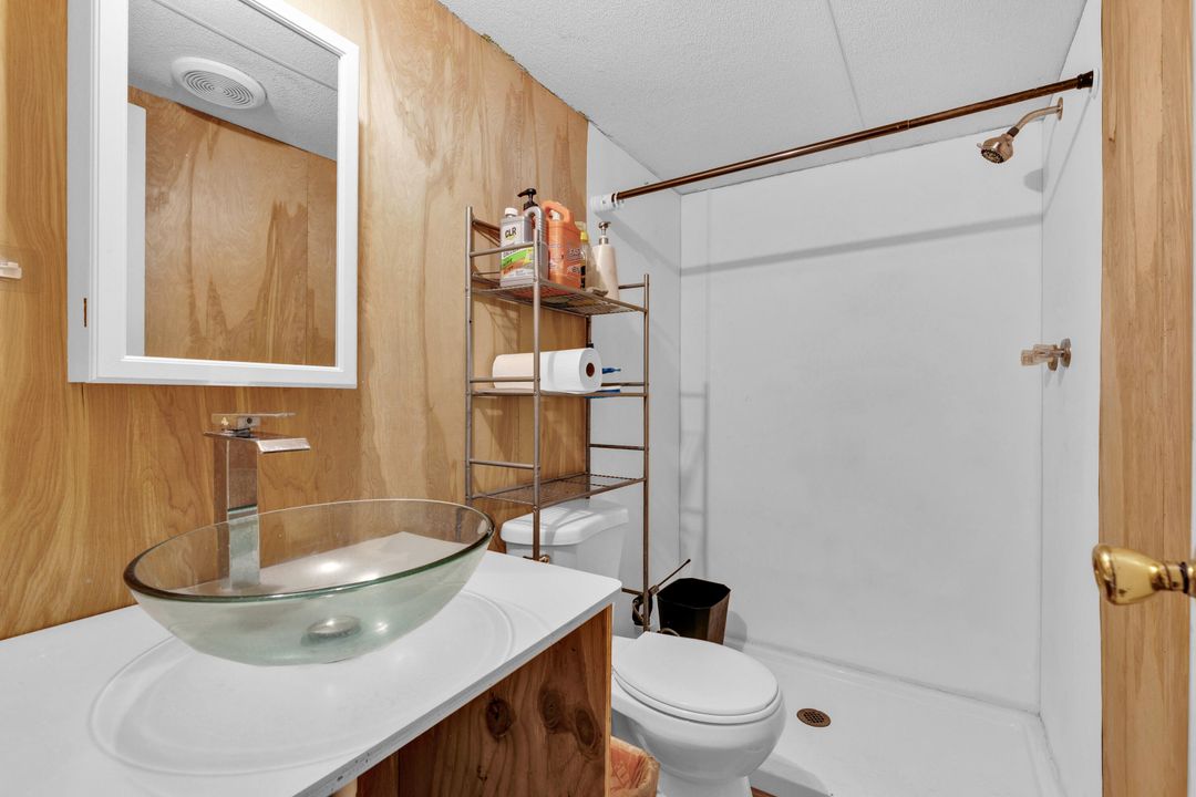 For Sale: $499,000 (8 beds, 5 baths, 3444 Square Feet)